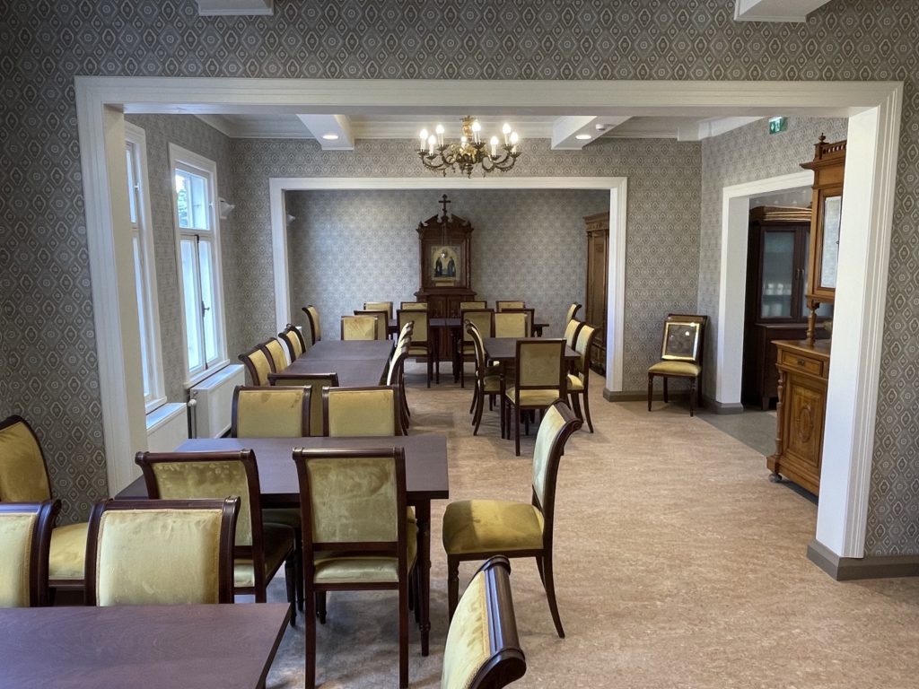 Krzesła stylowe A-8134P