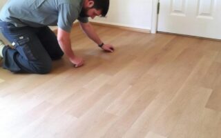 Idealna podłoga pod panele i parkiet: jak podejść do wylewki samopoziomującej, żeby nie żałować